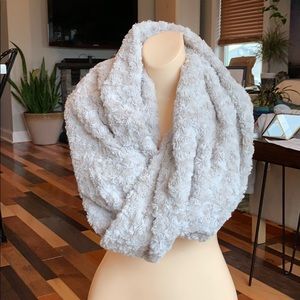 Fury grey scarf